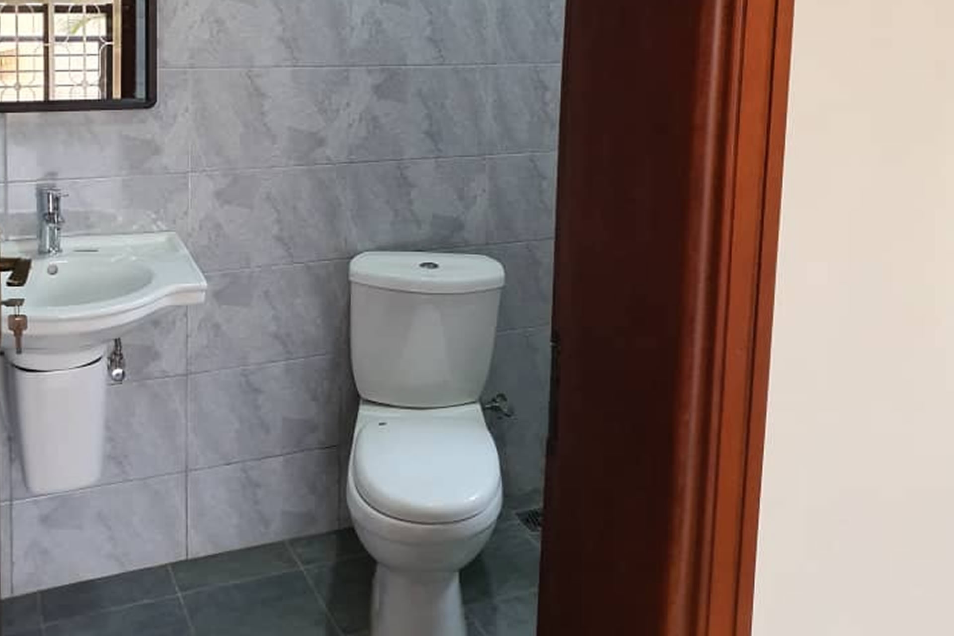 Sizeable kitchen islands with plenty of space for meal prep and entertaining